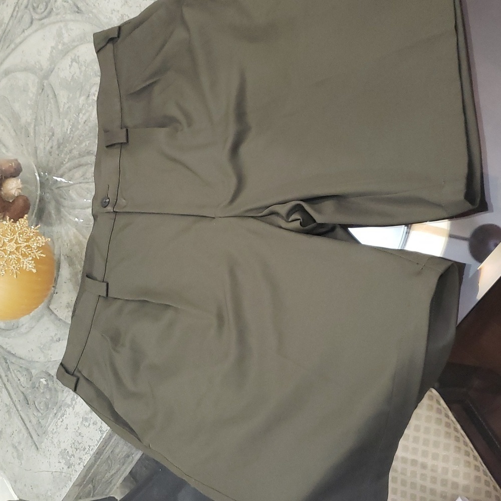 Ashworth men's army green Pleated Comfy golf shorts 38 like new